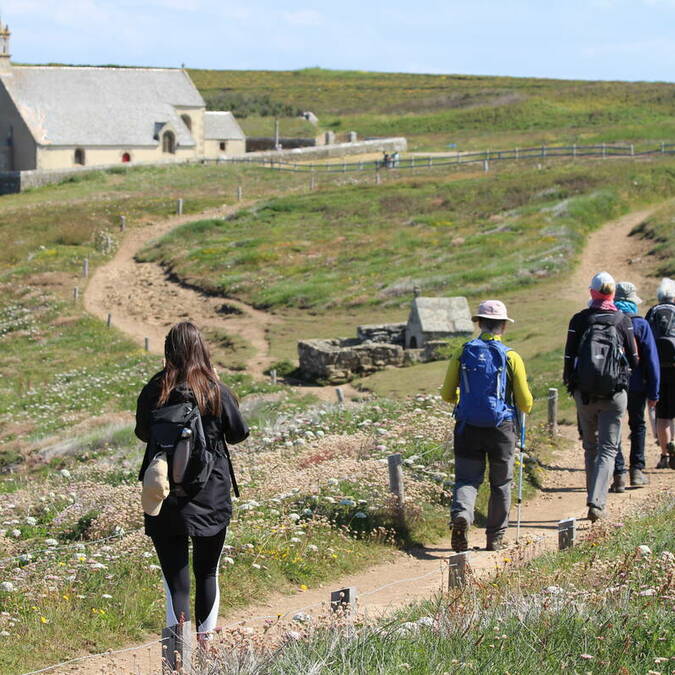  Randonnée pédestre à la Pointe du Van Cléden Cap-Sizun© Dimitri Poixe