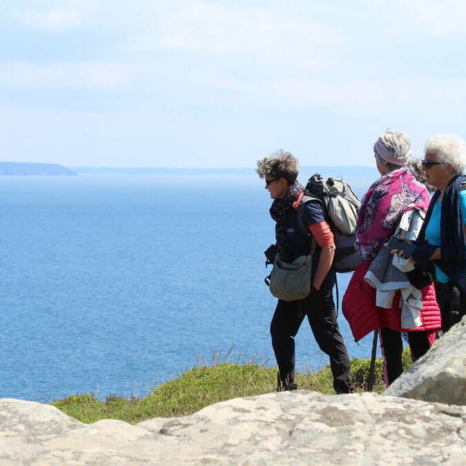  Randonnée pédestre à la Pointe du Van Cléden Cap-sizun © Dimitri Poixe